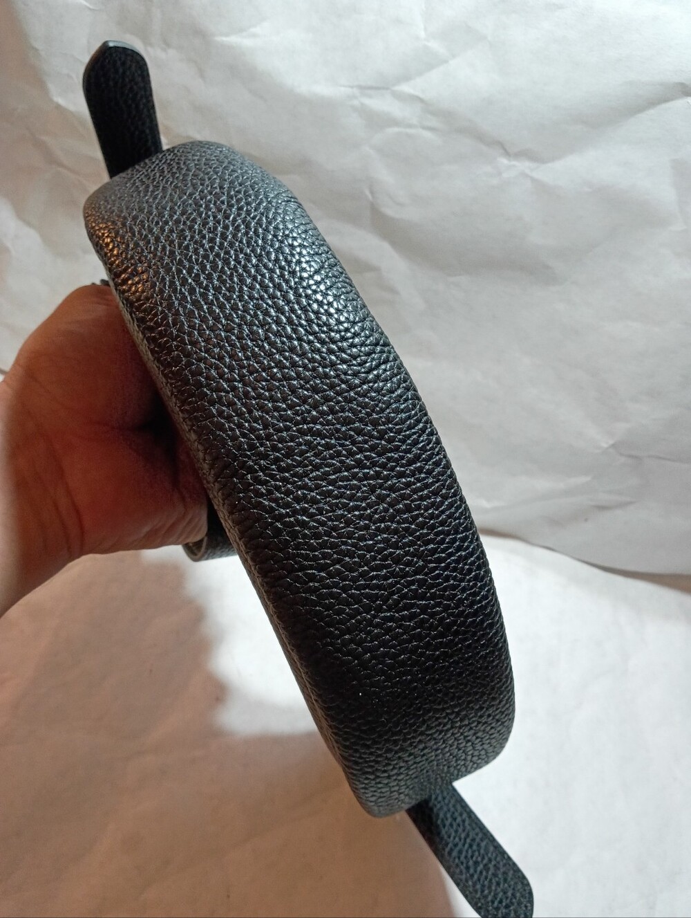 Quince Black Crescent Leather Shoulder Bag - Picture 8 of 15